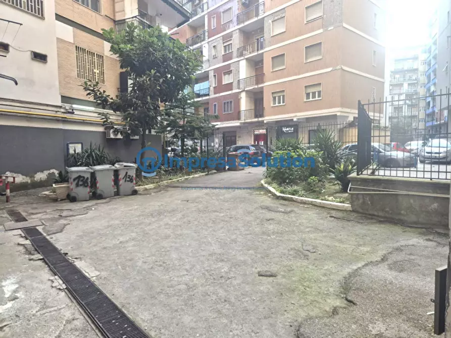 Immagine 1 di Garage in vendita  in Via Giulio Palermo a Napoli