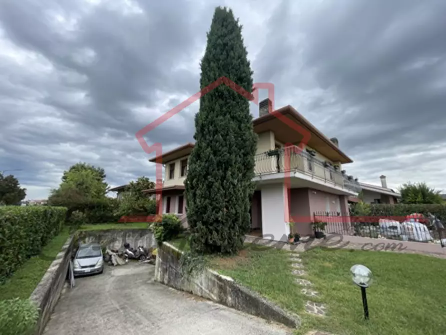 Immagine 1 di Casa bifamiliare in vendita  in Via Lorenzo da Ponte a Paese