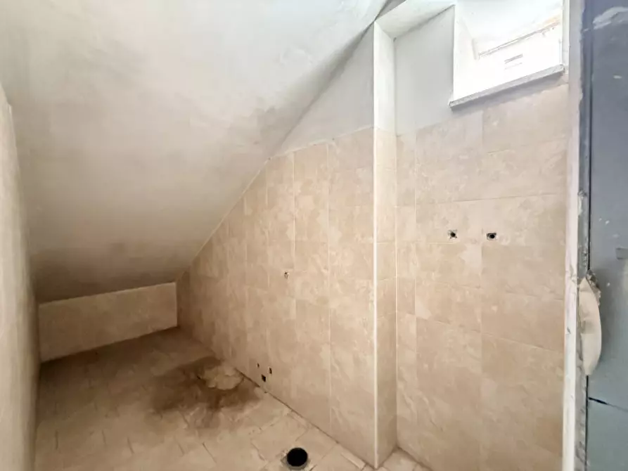 Immagine 9 di Negozio in vendita  in MILAZZO VIA E. COSENZ a Milazzo