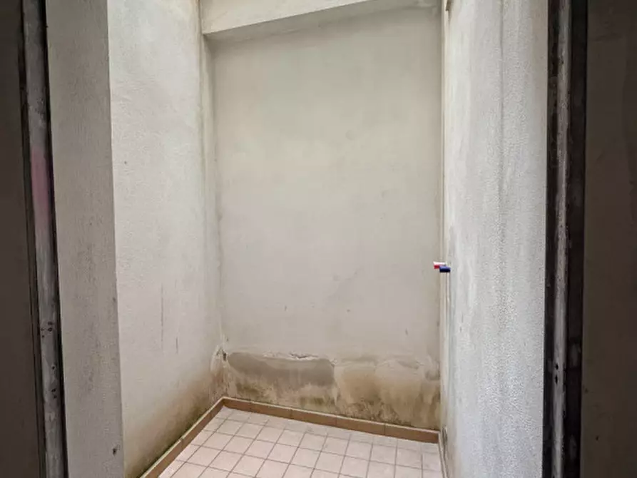 Immagine 10 di Negozio in vendita  in MILAZZO VIA E. COSENZ a Milazzo