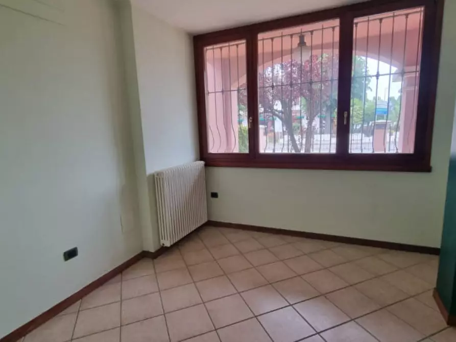 Immagine 5 di Appartamento in vendita  in Via Roma a Rolo