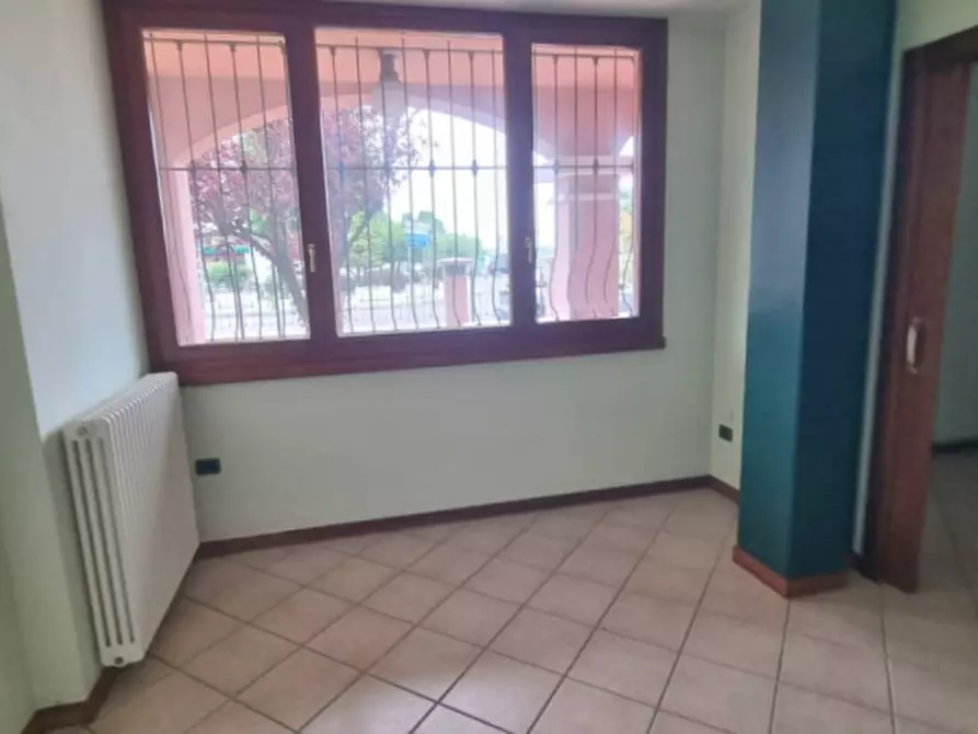 Immagine 6 di Appartamento in vendita  in Via Roma a Rolo