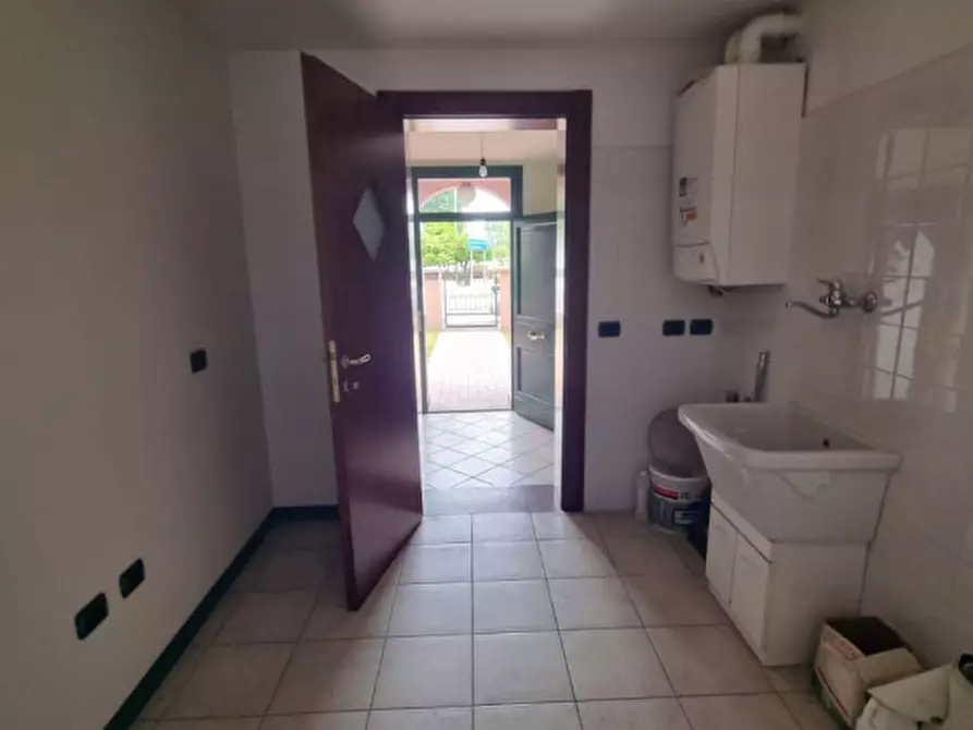 Immagine 17 di Appartamento in vendita  in Via Roma a Rolo