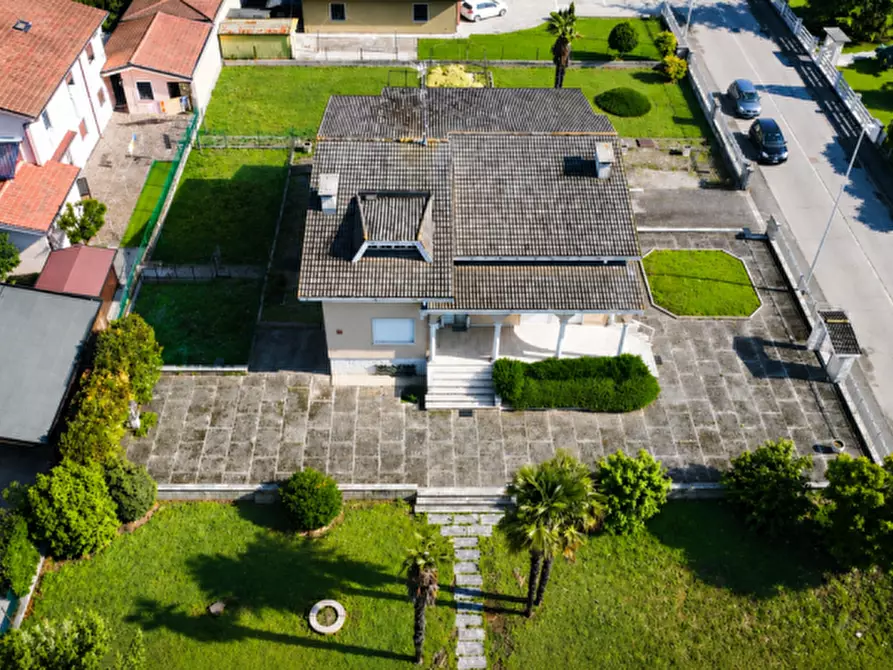 Immagine 1 di Villa in vendita  a Asola