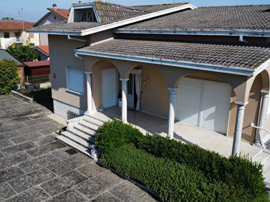 Immagine 5 di Villa in vendita  a Asola
