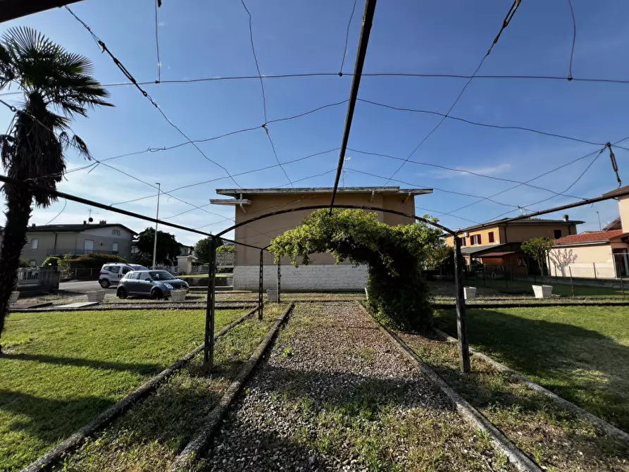 Immagine 26 di Villa in vendita  a Asola