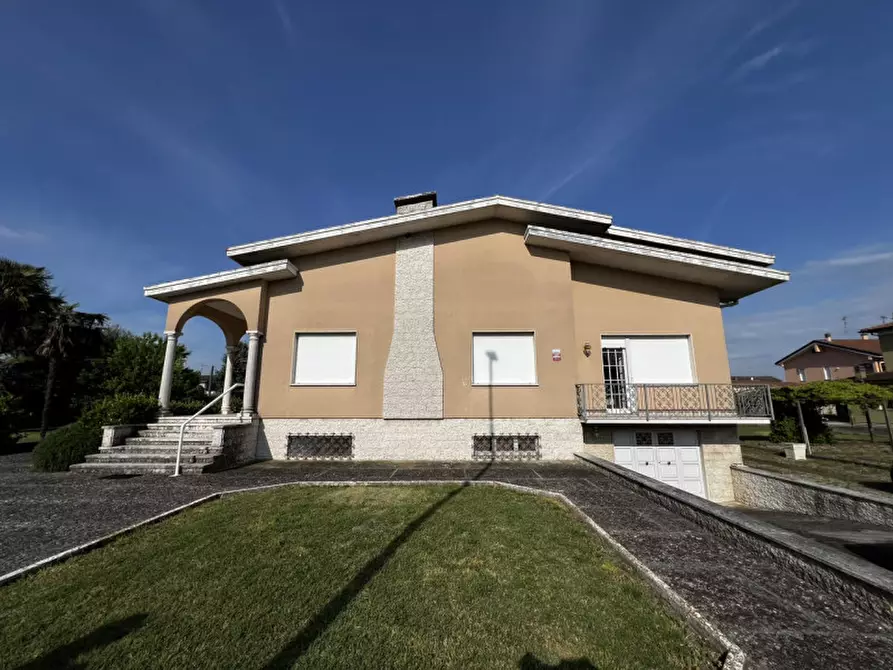 Immagine 27 di Villa in vendita  a Asola