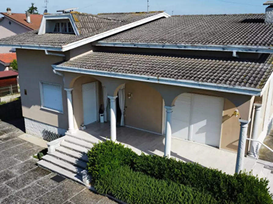 Immagine 32 di Villa in vendita  a Asola