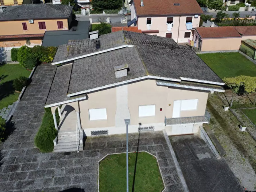 Immagine 34 di Villa in vendita  a Asola