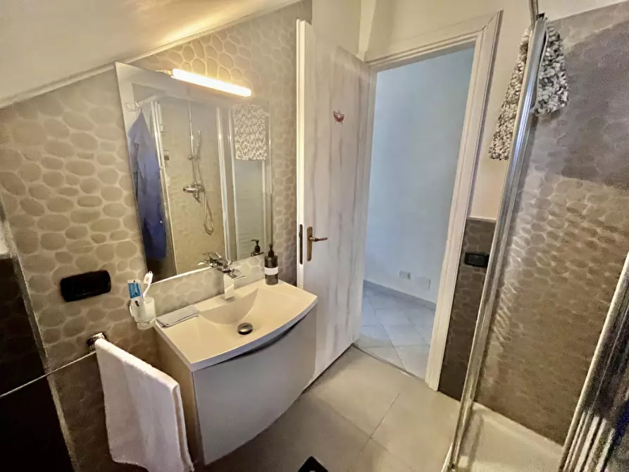 Immagine 9 di Casa quadrifamiliare in vendita  a Anzio