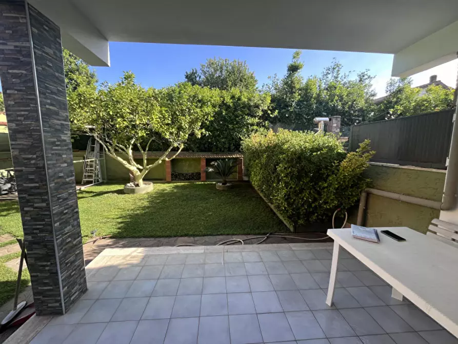 Immagine 22 di Casa quadrifamiliare in vendita  a Anzio