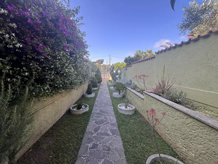 Immagine 24 di Casa quadrifamiliare in vendita  a Anzio