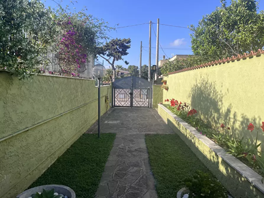Immagine 27 di Casa quadrifamiliare in vendita  a Anzio