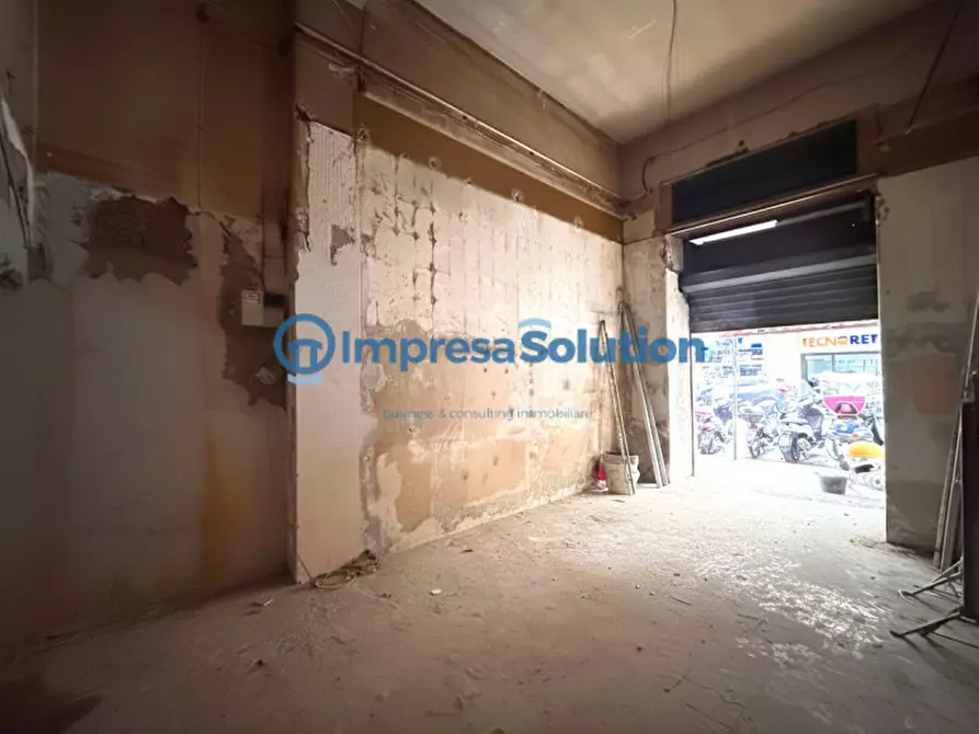 Immagine 9 di Negozio in affitto  in Via Giuseppe Orsi a Napoli