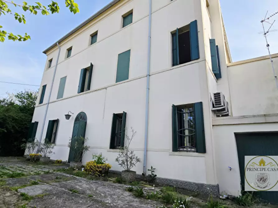 Immagine 1 di Villa in vendita  in via roma a Sant'elena