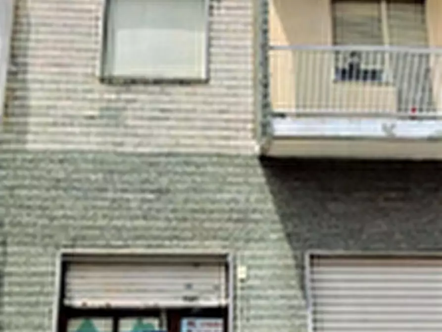 Immagine 1 di Negozio in vendita  in via Gradisca 50 a Torino