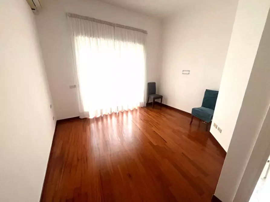 Immagine 5 di Appartamento in affitto  in va raffaele capelli a Roma
