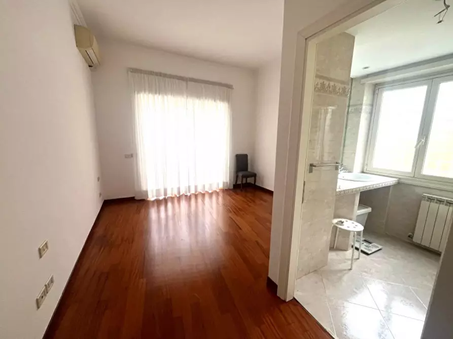 Immagine 6 di Appartamento in affitto  in va raffaele capelli a Roma