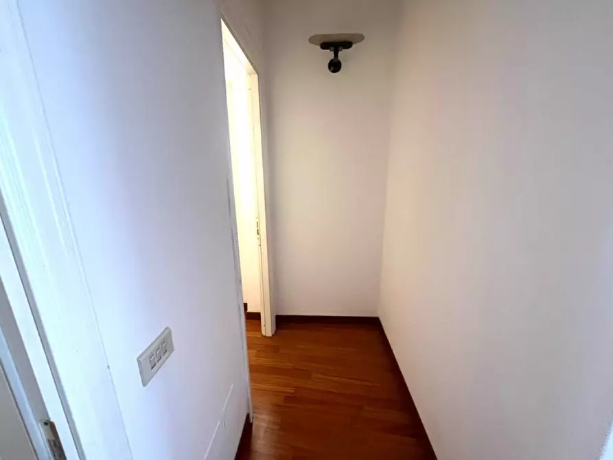Immagine 10 di Appartamento in affitto  in va raffaele capelli a Roma