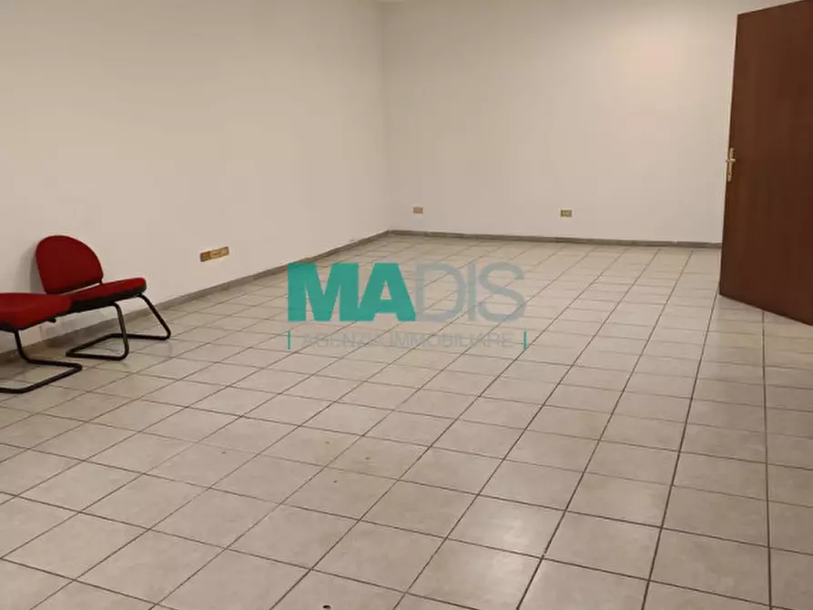Immagine 7 di Magazzino in affitto  in via Garigliano 42 a Prato