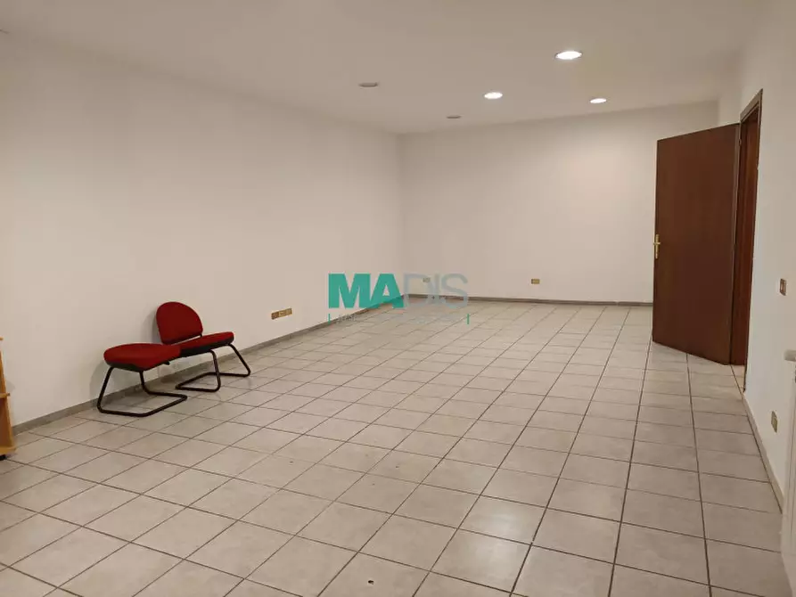 Immagine 8 di Magazzino in affitto  in via Garigliano 42 a Prato