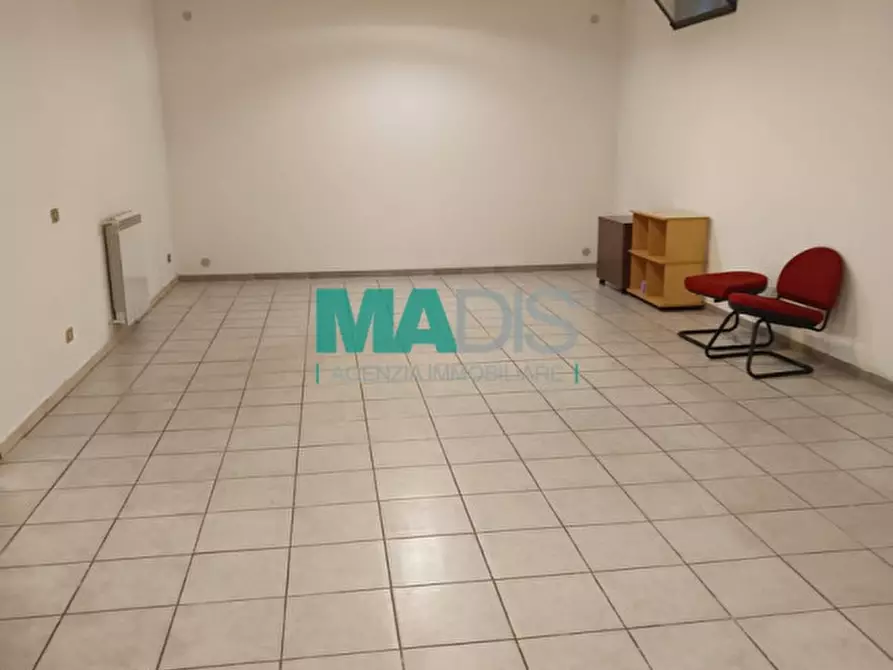 Immagine 10 di Magazzino in affitto  in via Garigliano 42 a Prato