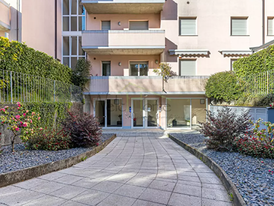 Immagine 23 di Appartamento in vendita  in Via Matteotti a Lipomo