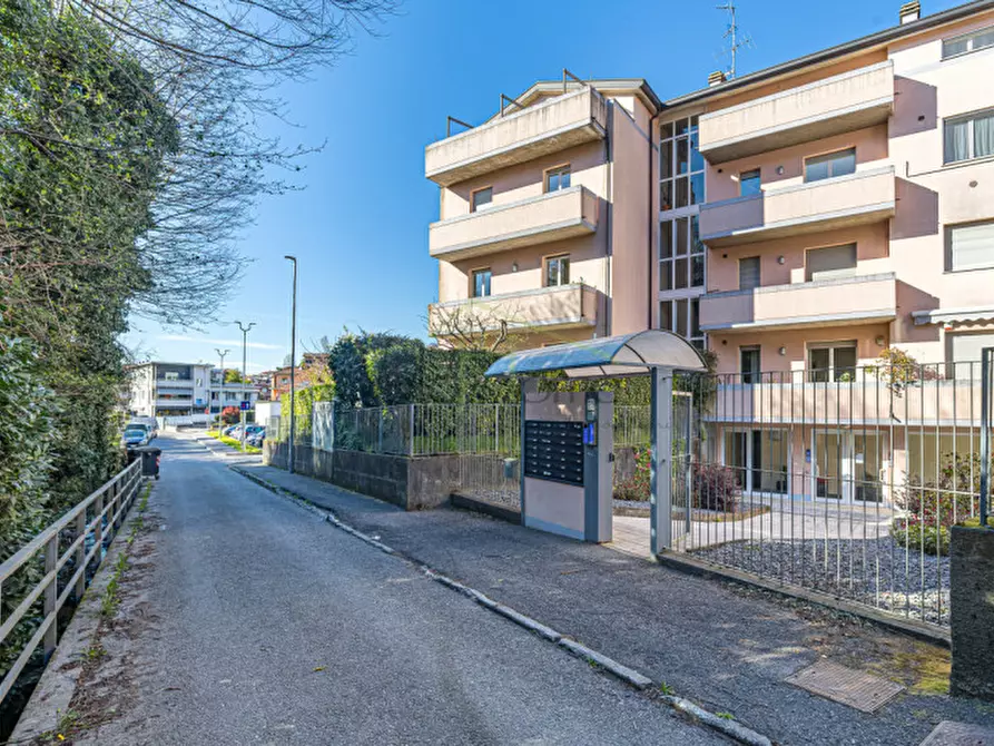 Immagine 24 di Appartamento in vendita  in Via Matteotti a Lipomo
