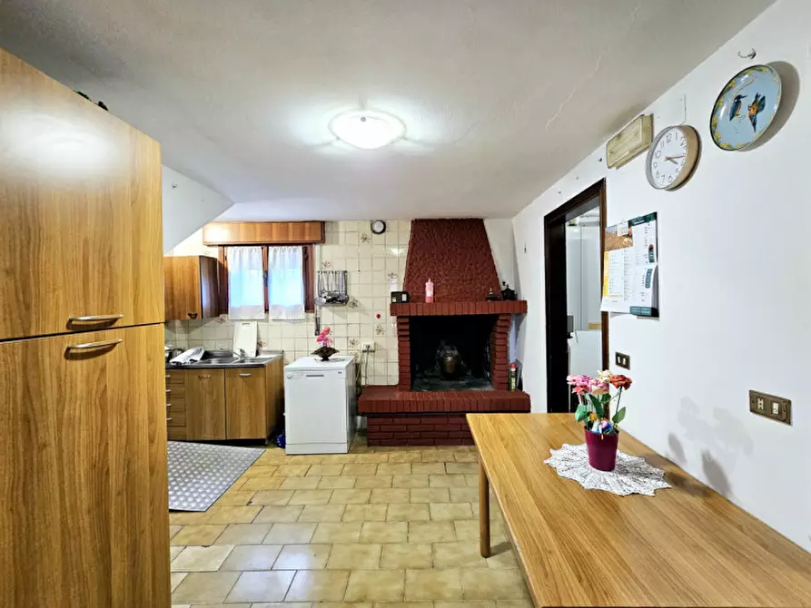 Immagine 8 di Villetta a schiera in vendita  in VIA VALGRANDE a Sant'urbano