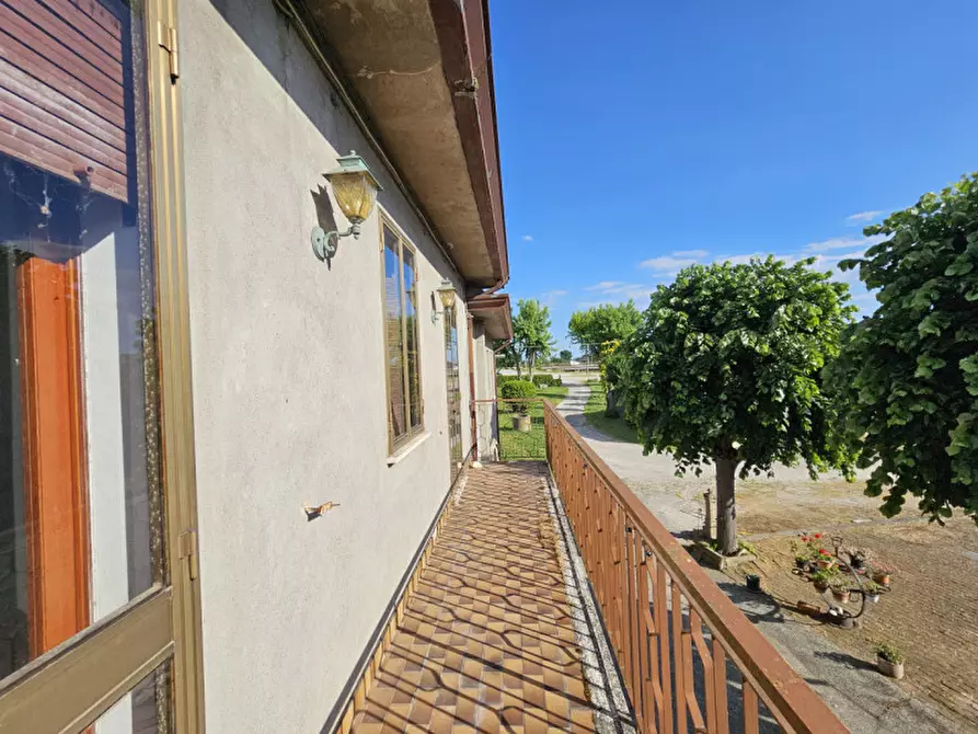 Immagine 16 di Villetta a schiera in vendita  in VIA VALGRANDE a Sant'urbano