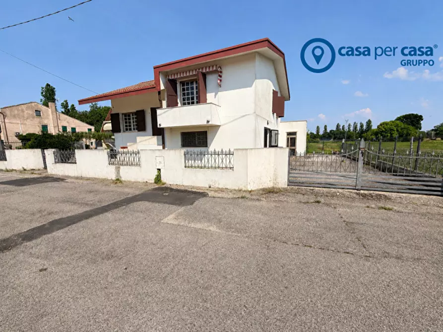 Immagine 1 di Casa indipendente in vendita  in Via Caderuschi a Papozze