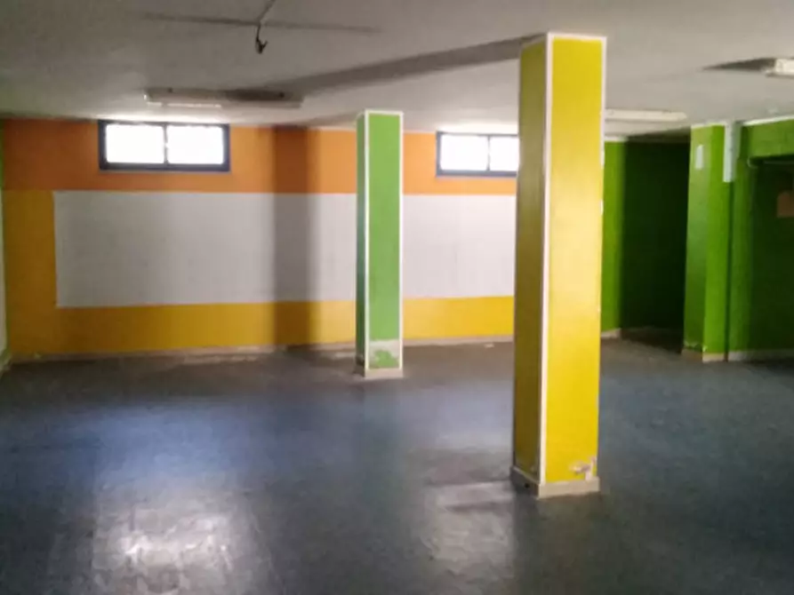 Immagine 3 di Magazzino in affitto  a Selargius