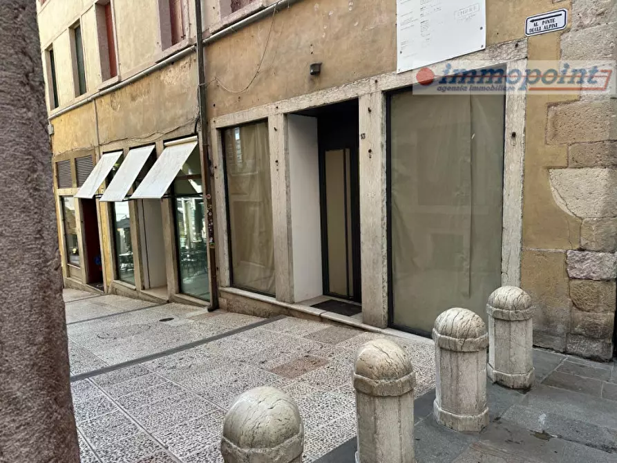 Immagine 2 di Negozio in affitto  in Via Ferracina a Bassano Del Grappa
