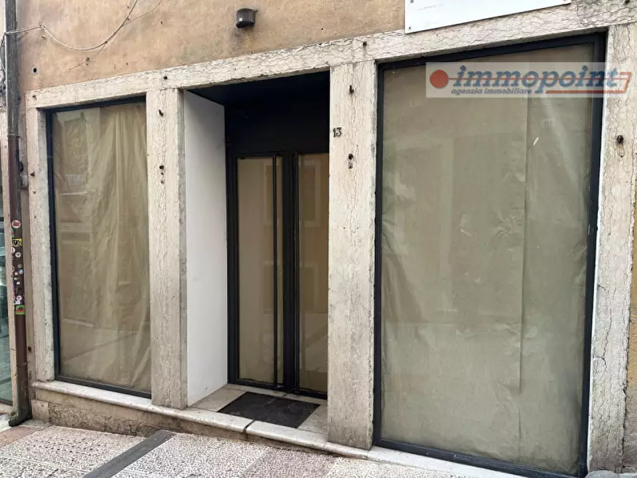 Immagine 3 di Negozio in affitto  in Via Ferracina a Bassano Del Grappa