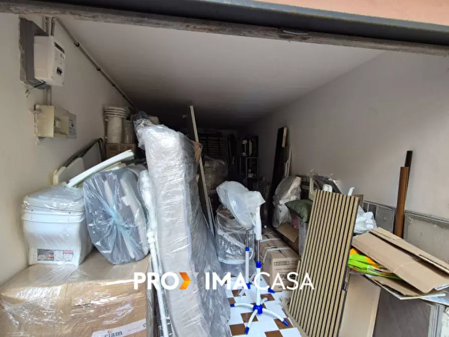Immagine 3 di Garage in vendita  in Via Raffaele Zammarelli 3 a Salerno
