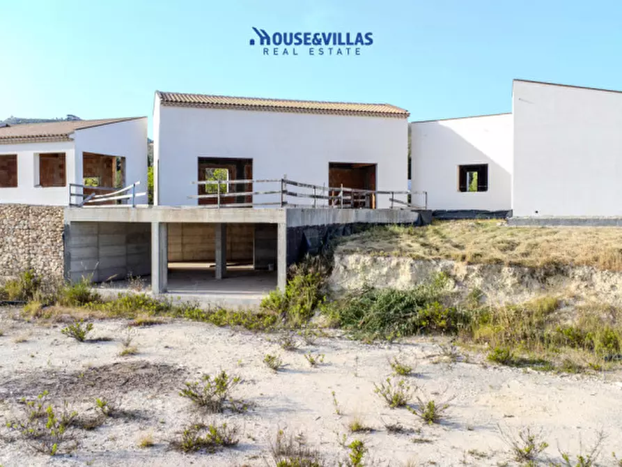 Immagine 9 di Villa in vendita  in via tavolacci a Avola