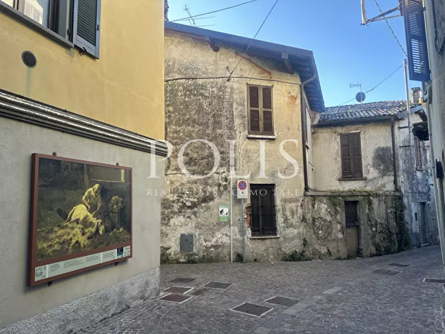 Immagine 2 di Appartamento in vendita  in VIA GARIBALDI 2 a Pusiano