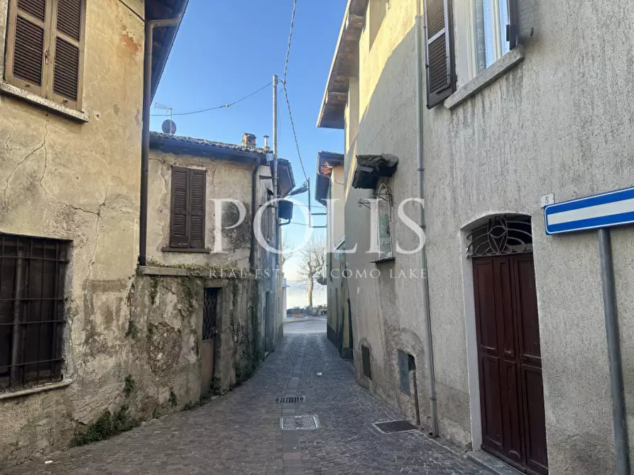 Immagine 3 di Appartamento in vendita  in VIA GARIBALDI 2 a Pusiano