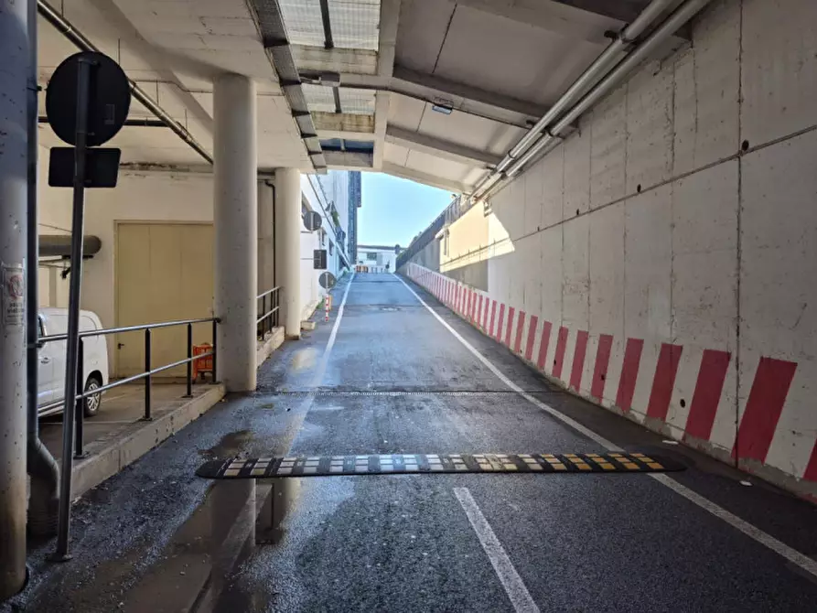Immagine 5 di Cantina in vendita  in Viale Giorgio Ribotta, 21 a Roma