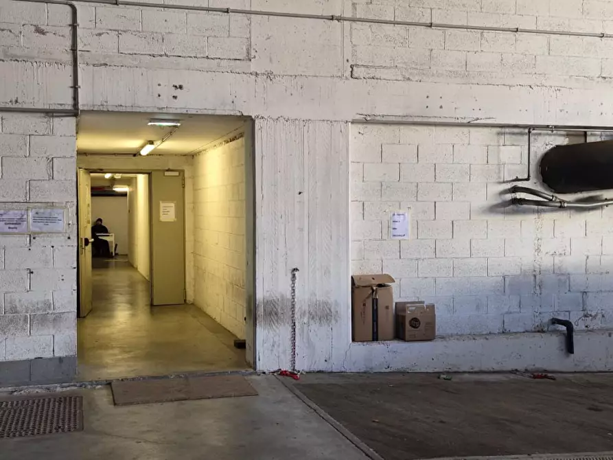 Immagine 6 di Cantina in vendita  in Viale Giorgio Ribotta, 21 a Roma