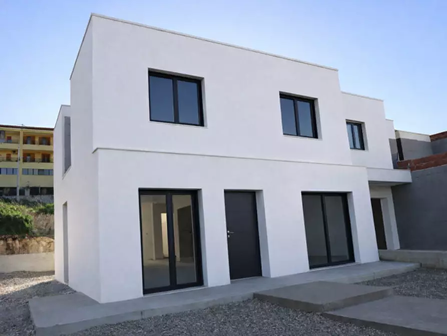 Immagine 2 di Villa in vendita  in Via Luigi Capuana a Siracusa