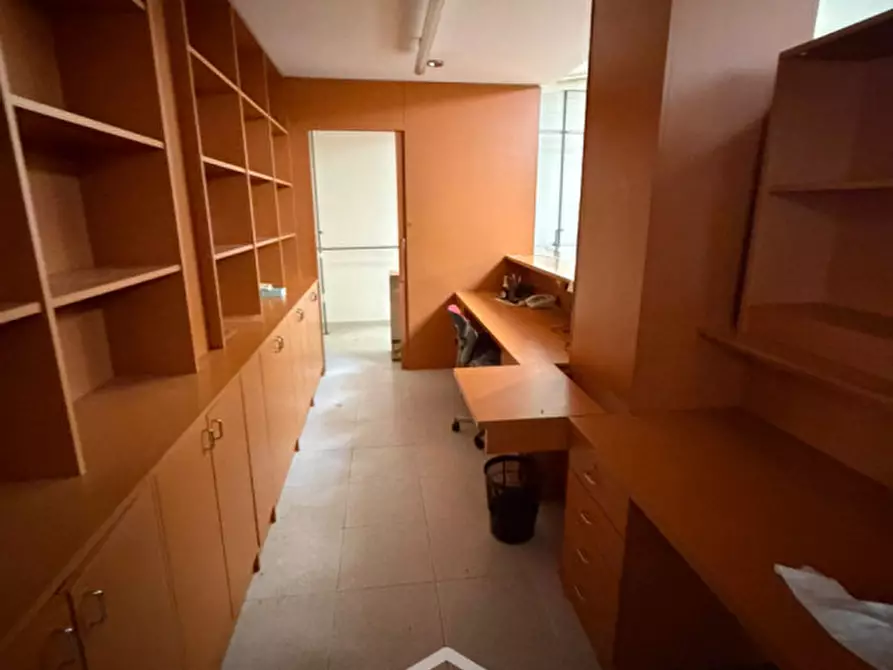 Immagine 18 di Negozio in affitto  in via lupiae,44/b a Lecce