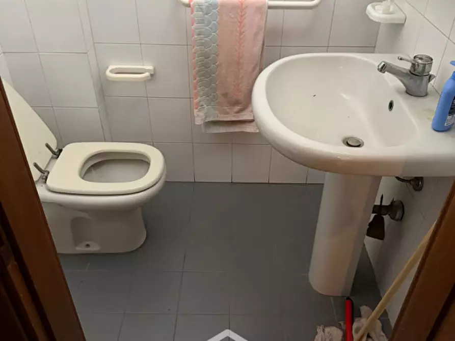 Immagine 23 di Negozio in affitto  in via lupiae,44/b a Lecce