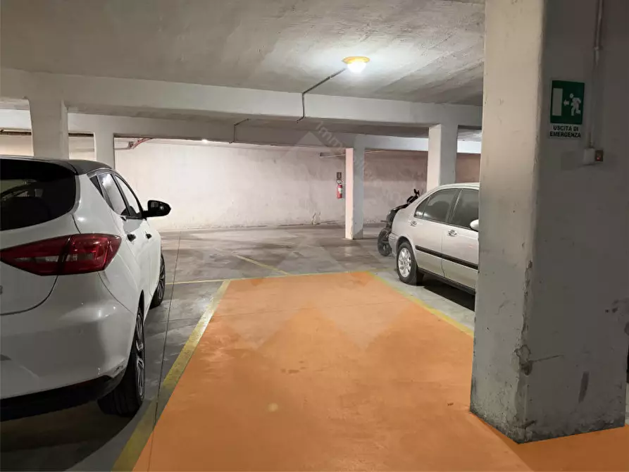 Immagine 2 di Posto auto in vendita  in Via Potenza, 14 a Andria