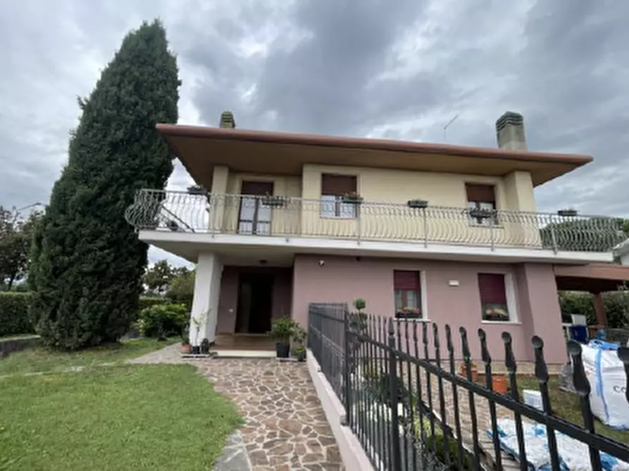 Immagine 1 di Casa indipendente in vendita  in Via Lorenzo da Ponte, 1 a Paese
