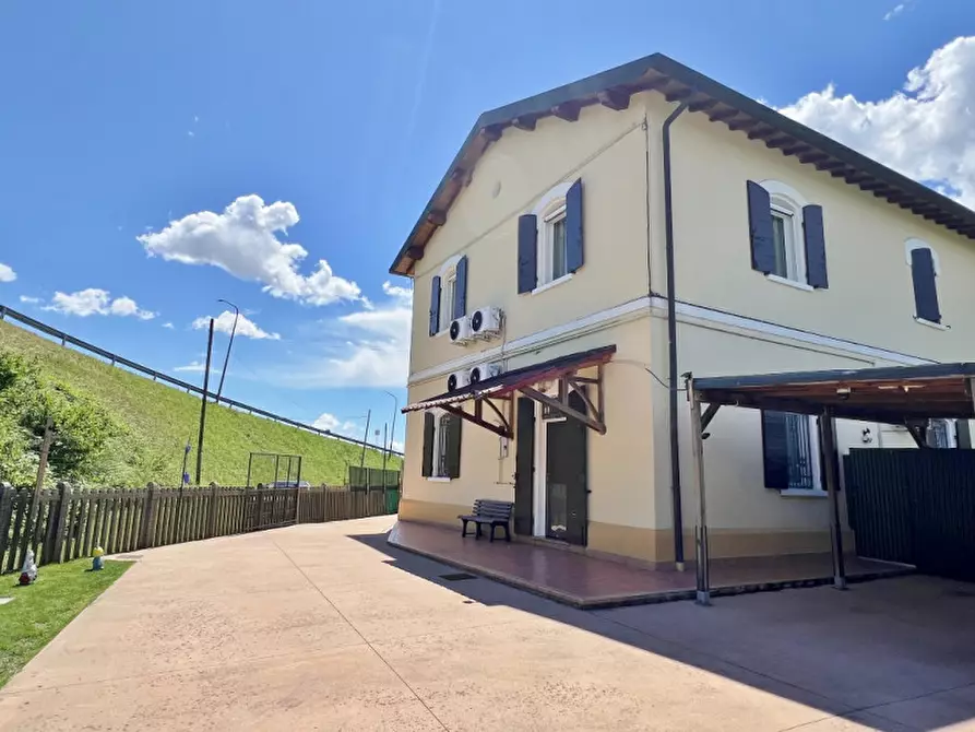 Immagine 28 di Casa bifamiliare in vendita  in Strada di Ospedaletto a Vicenza