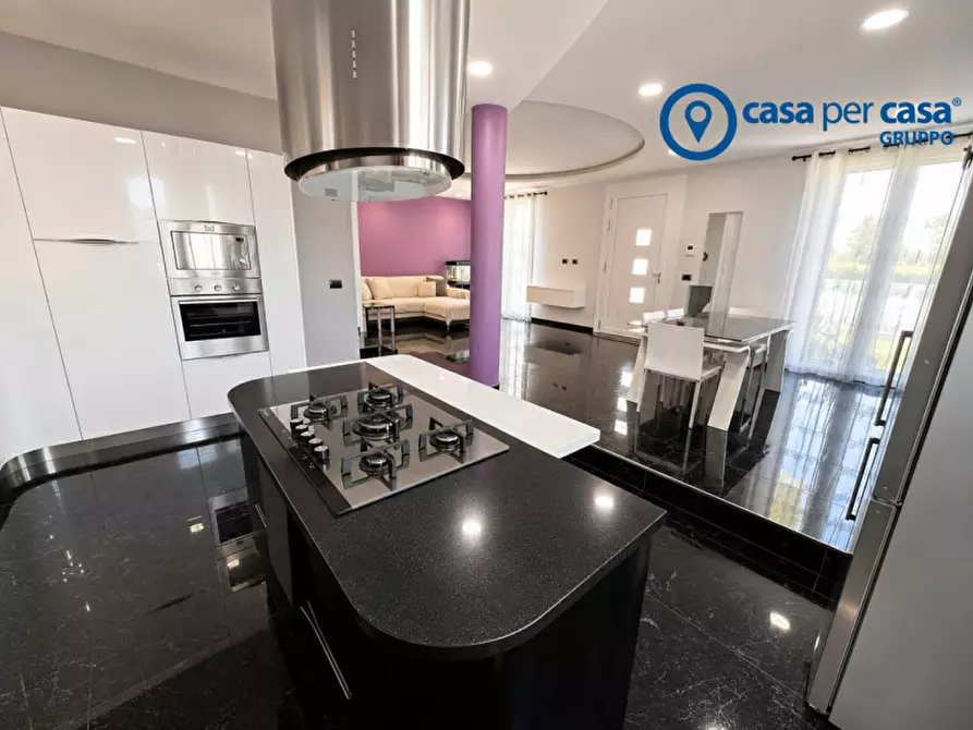 Immagine 7 di Casa indipendente in vendita  in Via Livelli a Porto Viro
