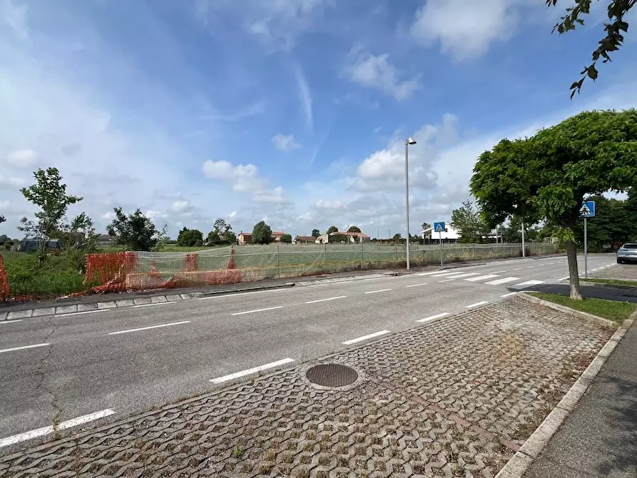 Immagine 4 di Terreno in vendita  a Piove Di Sacco