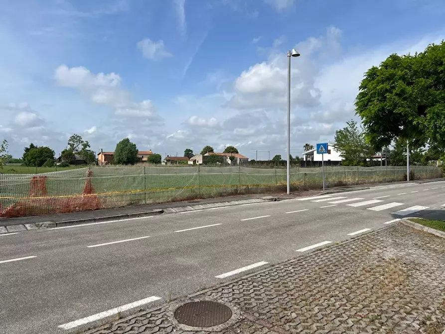 Immagine 5 di Terreno in vendita  a Piove Di Sacco