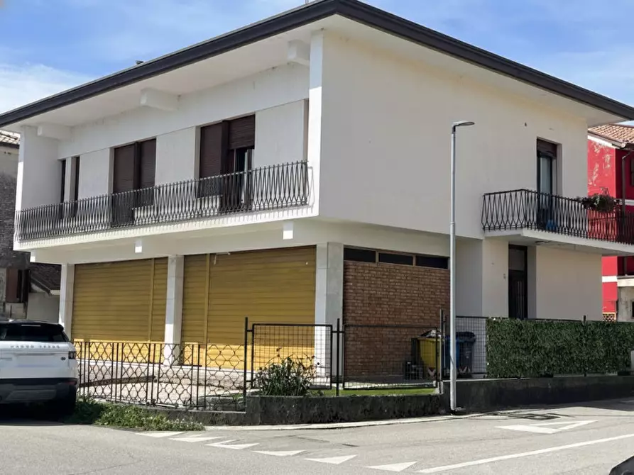 Immagine 1 di Casa indipendente in vendita  in via roma a Nervesa Della Battaglia
